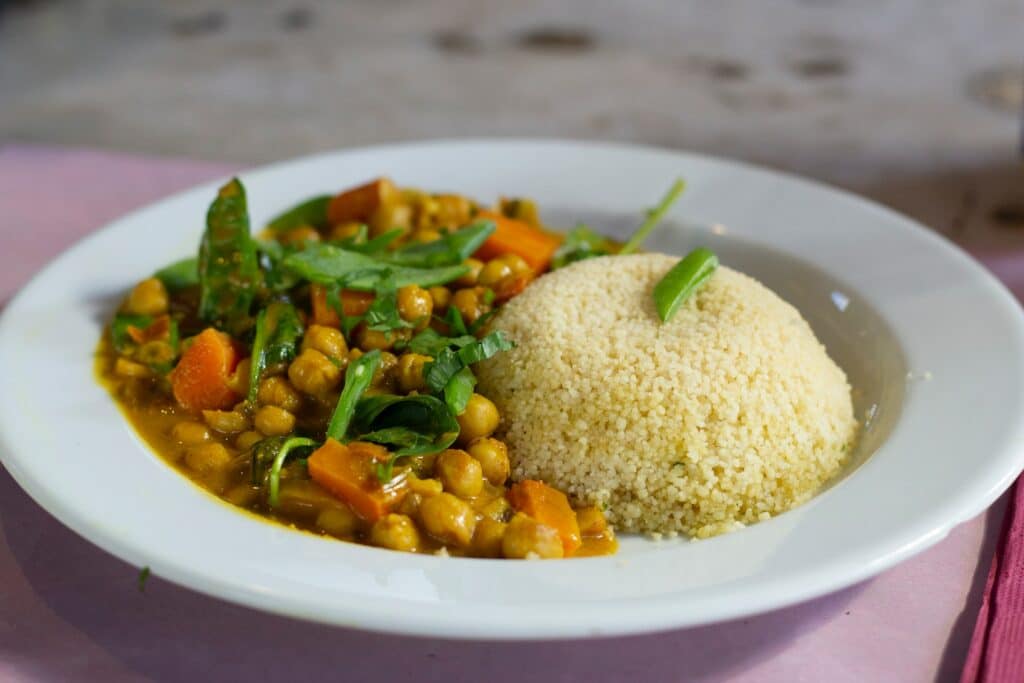 vin rouge avec du couscous